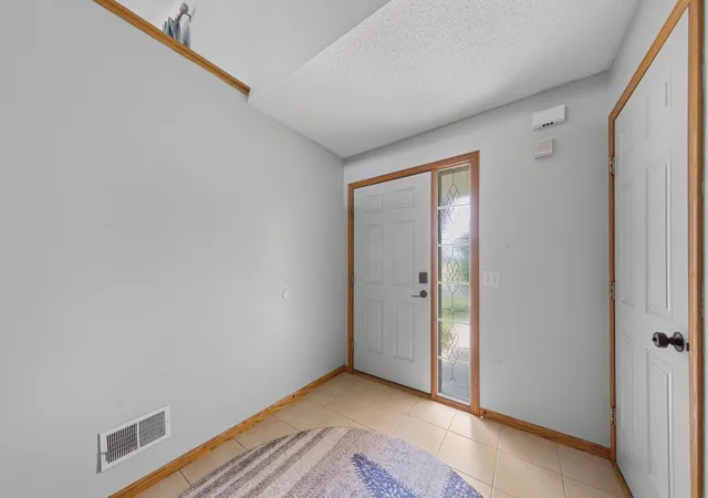 Photo 2 of Single family home for sale at 2505 Country View Dr, Northfield, MN 55057 | MLS# 7119935 | Listing updated on 2026-09-19