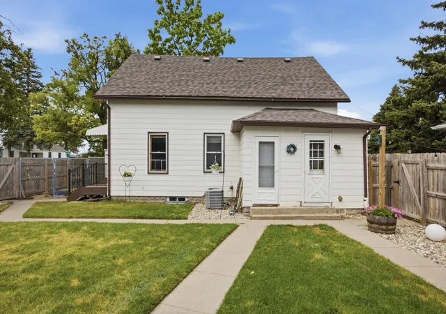 1st image of 1502 2nd Ave N, Moorhead, MN 56560 | MLS# 7119956