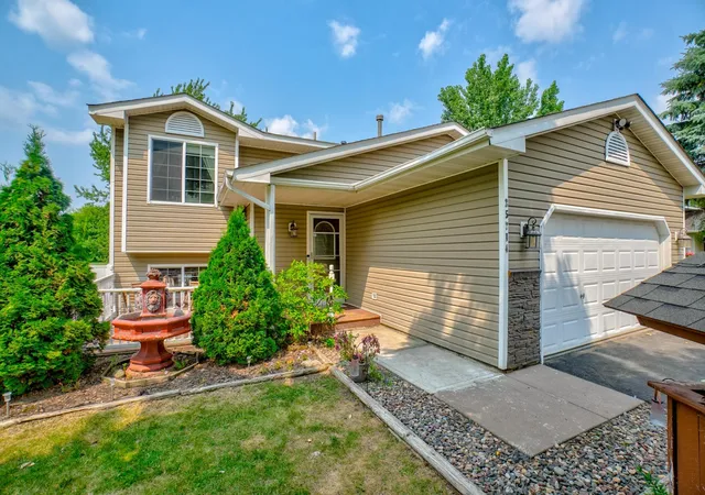 Photo 3 of Single family home for sale at 25714 9th Street W, Zimmerman, MN 55398 | MLS# 7119964 | Listing updated on 2026-08-19