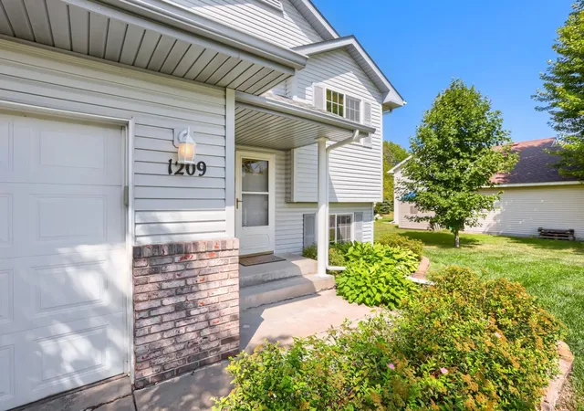 Photo 1 of Single family home for sale at 1209 Roberts Rd, Buffalo, MN 55313 | MLS# 7119975 | Listing updated on 2026-09-21