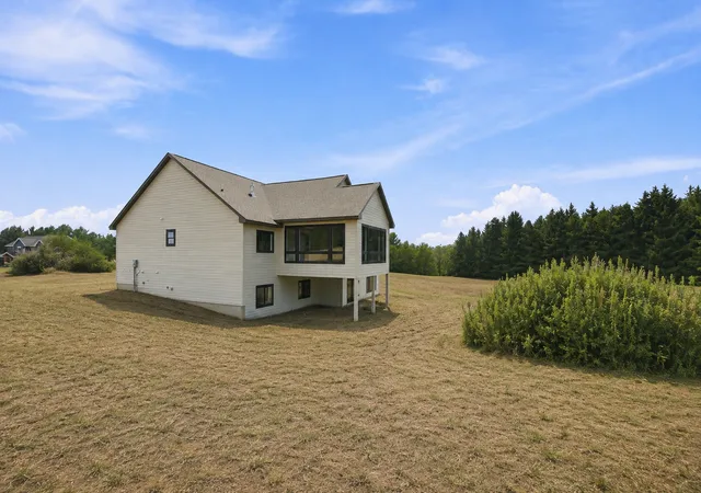 2nd image of 529 Chapman Hills Ct, Hudson, WI 54016 | MLS# 7120004