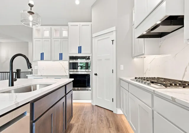 3rd image of 529 Chapman Hills Ct, Hudson, WI 54016 | MLS# 7120004