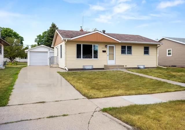 1st image of 1805 17th St S, Fargo, ND 58103 | MLS# 7120024