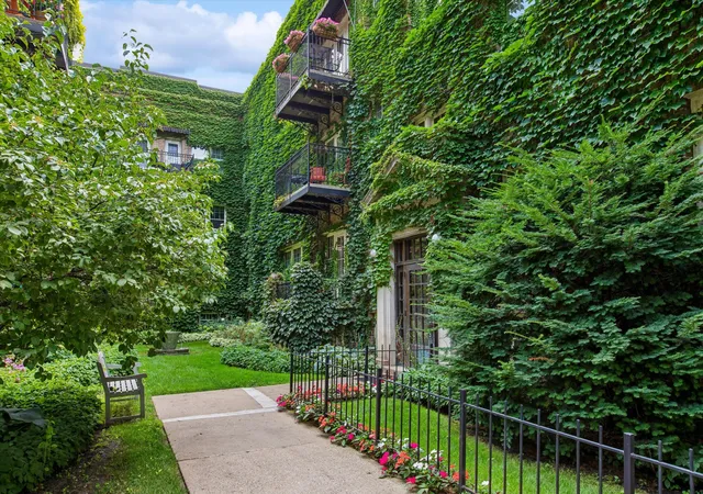 Listing Photo 4 - Condo for sale in building located at 2521 Humboldt Ave S, Minneapolis, MN 55405 - Unit #309