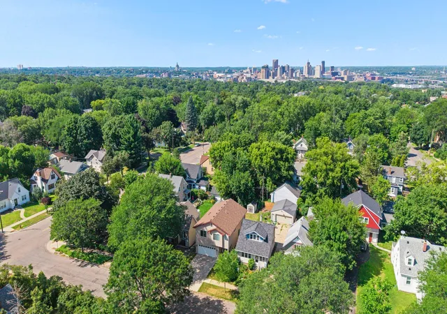 2nd image of 49 Wyoming St W, Saint Paul, MN 55107 | MLS# 7120030