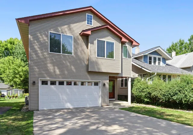 3rd image of 49 Wyoming St W, Saint Paul, MN 55107 | MLS# 7120030