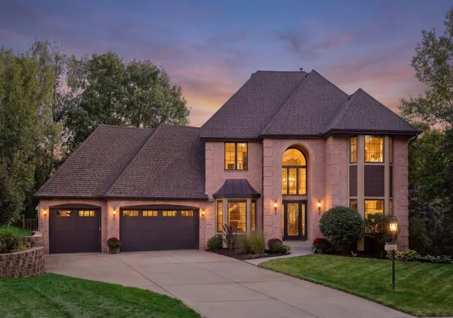 Photo 1 of Sale Pending at 685 Valley View Ct, Saint Paul, MN 55126 | MLS# 7120066 | Listing updated on 2026-10-28