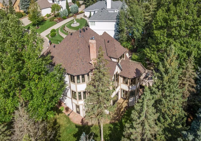 Photo 3 of Sale Pending at 685 Valley View Ct, Saint Paul, MN 55126 | MLS# 7120066 | Listing updated on 2026-10-28