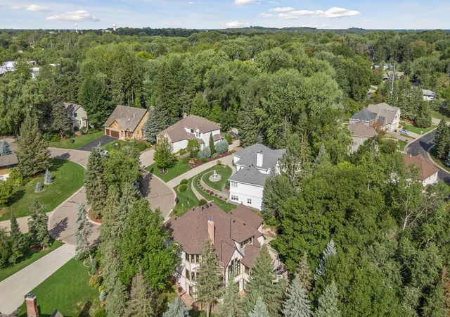 Photo 4 of Sale Pending at 685 Valley View Ct, Saint Paul, MN 55126 | MLS# 7120066 | Listing updated on 2026-10-28