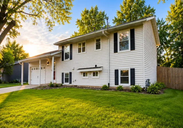 Photo 1 of Single family home for sale at 893 Whitney Dr, Apple Valley, MN 55124 | MLS# 7120069 | Listing updated on 2026-09-19