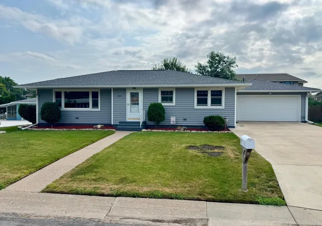 Photo 2 of Single family home for sale at 334 Oak St, Winona, MN 55987 | MLS# 7120123 | Listing updated on 2026-08-27