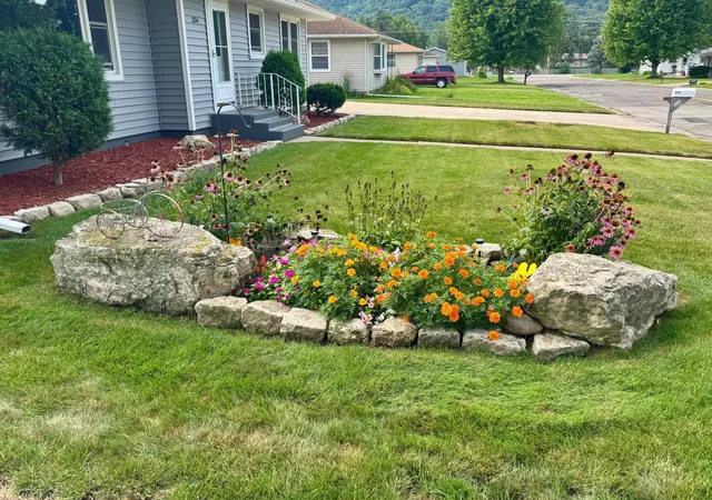 Photo 2 of Single family home for sale at 334 Oak St, Winona, MN 55987 | MLS# 7120123 | Listing updated on 2026-08-27