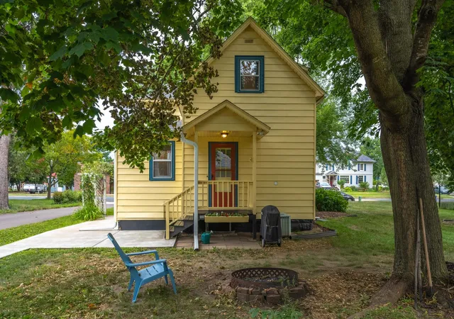 3rd image of 235 W 3Rd St, New Richmond, WI 54017 | MLS# 7120151