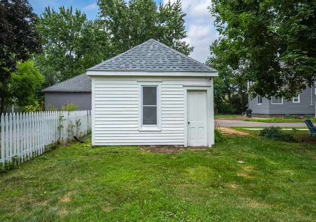 4th image of 235 W 3Rd St, New Richmond, WI 54017 | MLS# 7120151