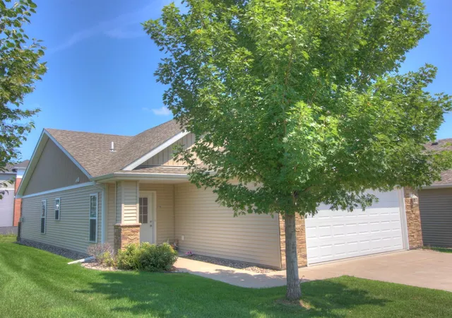 Photo 2 of Single family home for sale at 2734 Ridgeview Dr, Red Wing, MN 55066 | MLS# 7120154 | Listing updated on 2026-09-23