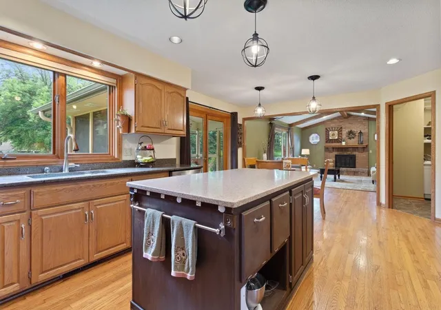 2nd image of 7020 Beacon Cir, Eden Prairie, MN 55346 | MLS# 7120202