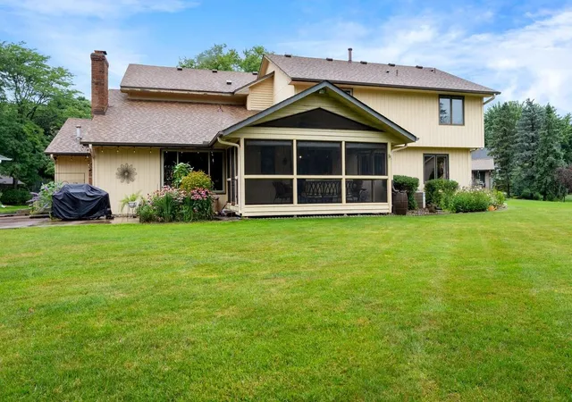 36th image of 7020 Beacon Cir, Eden Prairie, MN 55346 | MLS# 7120202