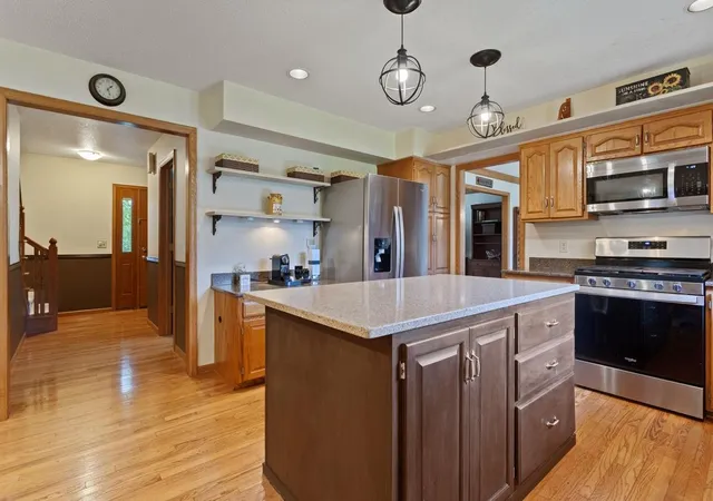 Photo 3 of Single family home for sale at 7020 Beacon Cir, Eden Prairie, MN 55346 | MLS# 7120202 | Listing updated on 2026-09-16