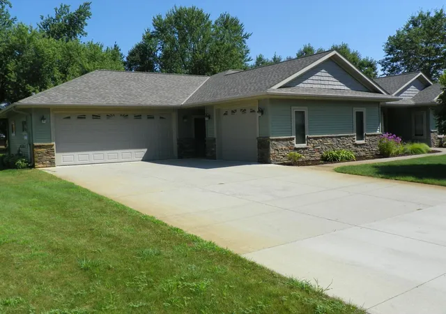 Photo 3 of Single family home for sale at 471 Coleman Ave E, Eden Valley, MN 55329 | MLS# 7120230 | Listing updated on 2026-09-26