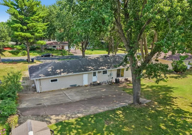 Photo 3 of Single family home for sale at 15204 Lead St, Burnsville, MN 55306 | MLS# 7120249 | Listing updated on 2026-10-11