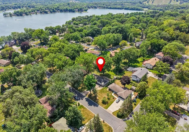 Photo 4 of Single family home for sale at 15204 Lead St, Burnsville, MN 55306 | MLS# 7120249 | Listing updated on 2026-10-11