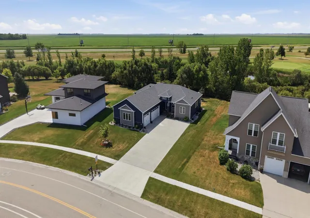 Photo 3 of Sale Pending at 916 Sunset Dr, Mapleton, ND 58059 | MLS# 7120287 | Listing updated on 2026-09-21