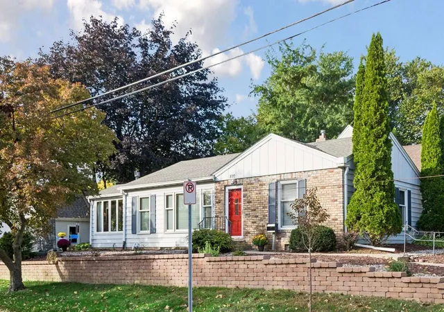 Photo 1 of Sale Pending at 899 Fairview Ave S, Saint Paul, MN 55116 | MLS# 7120312 | Listing updated on 2026-10-28