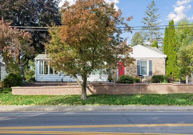 Photo 1 of Single family home for sale at 899 Fairview Ave S, Saint Paul, MN 55116 | MLS# 7120312 | Listing updated on 2026-10-09