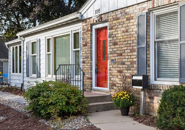 Photo 3 of Single family home for sale at 899 Fairview Ave S, Saint Paul, MN 55116 | MLS# 7120312 | Listing updated on 2026-10-10