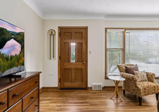 Photo 3 of Single family home for sale at 899 Fairview Ave S, Saint Paul, MN 55116 | MLS# 7120312 | Listing updated on 2026-10-09