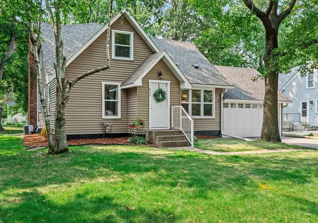 1st image of 832 Lovell Ave W, Saint Paul, MN 55113 | MLS# 7120315