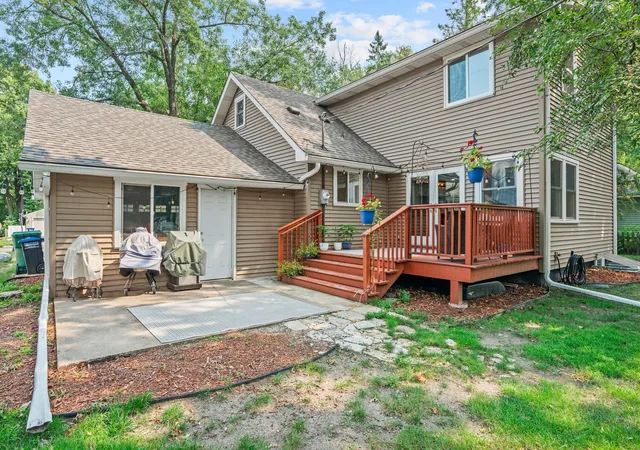 2nd image of 832 Lovell Ave W, Saint Paul, MN 55113 | MLS# 7120315