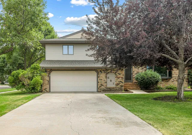 Photo 2 of Sale Pending at 681 Cottonwood Ct, West Fargo, ND 58078 | MLS# 7120353 | Listing updated on 2026-09-13