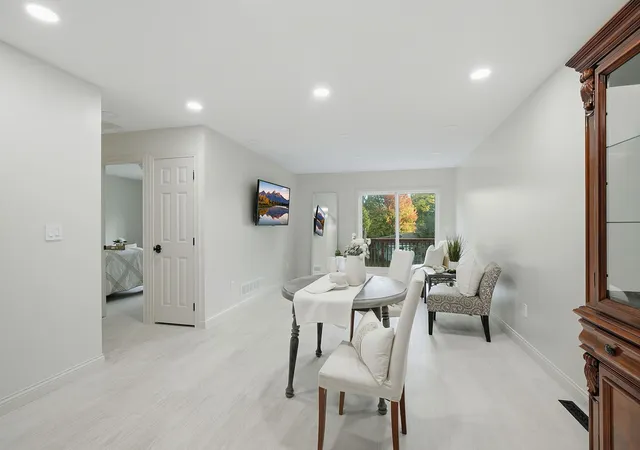 Photo 4 of Single family home for sale at 815 Ravoux Cir, Chaska, MN 55318 | MLS# 7120381 | Listing updated on 2026-10-05