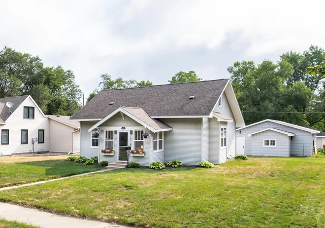 1st image of 1307 Cedar St, Alexandria, MN 56308 | MLS# 7120389
