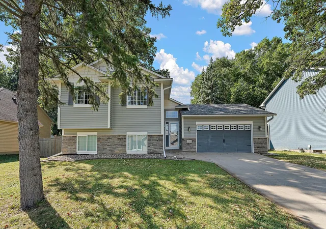 2nd image of 2241 7th St N, Saint Paul, MN 55109 | MLS# 7120414