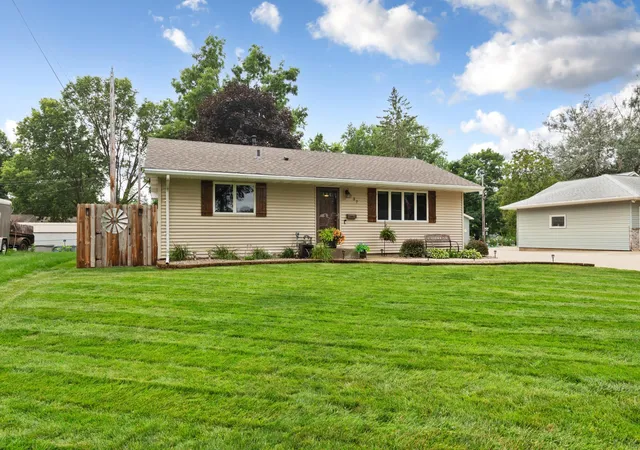 2nd image of 737 13th St Ne, Owatonna, MN 55060 | MLS# 7120415