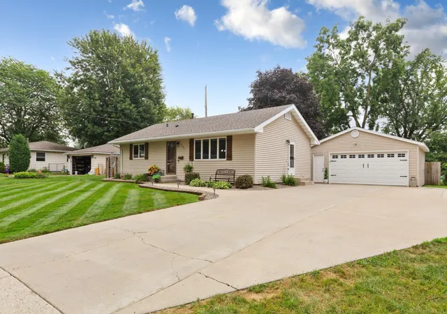 4th image of 737 13Th St Ne, Owatonna, MN 55060 | MLS# 7120415