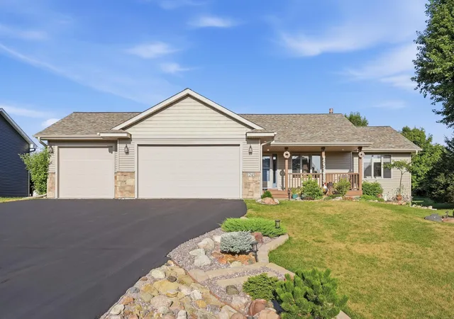 2nd image of 1245 Island View Dr, New Richmond, WI 54017 | MLS# 7120417