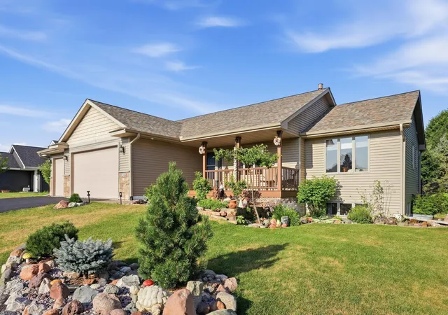 3rd image of 1245 Island View Dr, New Richmond, WI 54017 | MLS# 7120417
