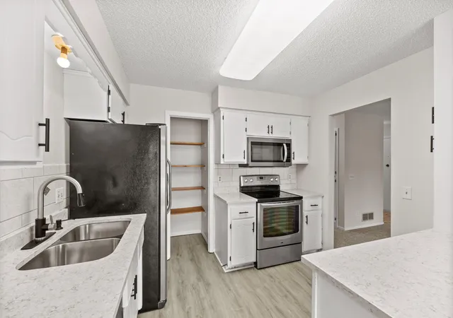 Photo 4 of Condo for sale at 1049 Greenhaven Dr, Saint Paul, MN 55127 | MLS# 7120425 | Listing updated on 2026-08-27