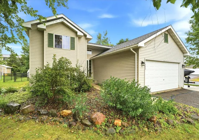 2nd image of 505 Deerwood Ct, Hammond, WI 54015 | MLS# 7120430
