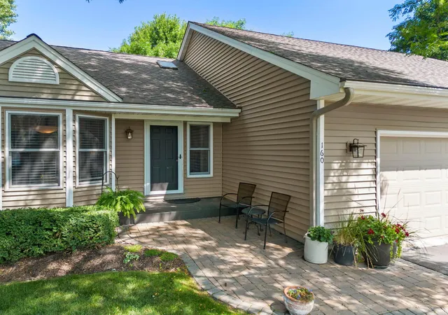 Photo 3 of Sale Pending at 160 Blf Ridge Ct, Chanhassen, MN 55317 | MLS# 7120445 | Listing updated on 2026-08-19