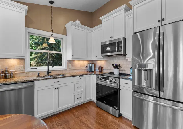 Photo 3 of Sale Pending at 160 Blf Ridge Ct, Chanhassen, MN 55317 | MLS# 7120445 | Listing updated on 2026-08-19