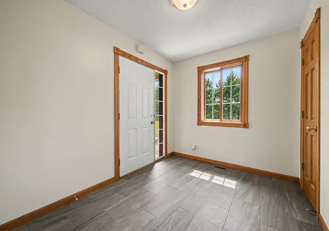 3rd image of 35824 Lincoln Rd, North Branch, MN 55056 | MLS# 7120470