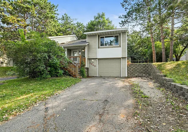 2nd image of 1045 Benedict Dr, Sauk Rapids, MN 56379 | MLS# 7120483