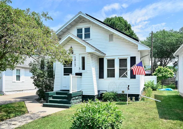 1st image of 1217 East Ave S, La Crosse, WI 54601 | MLS# 7120496