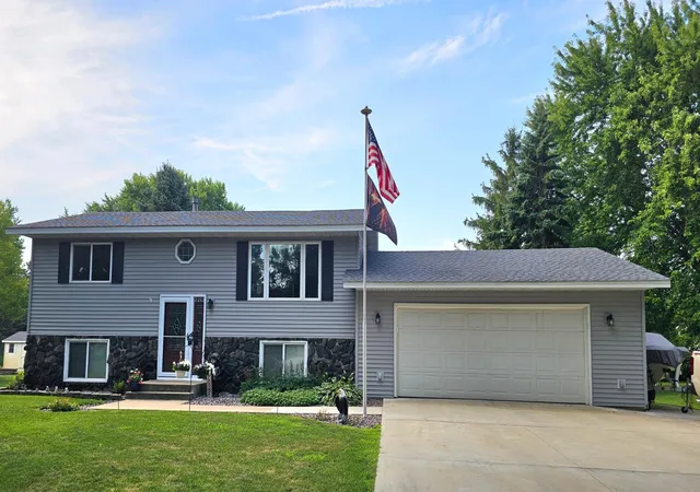 Photo 1 of Single family home for sale at 2213 20th Avenue Sw, Willmar, MN 56201 | MLS# 7120507 | Listing updated on 2026-08-25