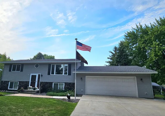 Photo 2 of Single family home for sale at 2213 20th Avenue Sw, Willmar, MN 56201 | MLS# 7120507 | Listing updated on 2026-08-25