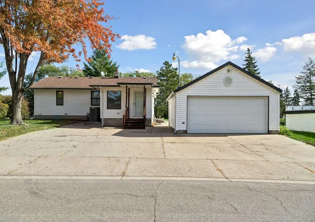 Photo 1 of Single family home for sale at 15601 Martin Dr, Burnsville, MN 55306 | MLS# 7120527 | Listing updated on 2026-10-21